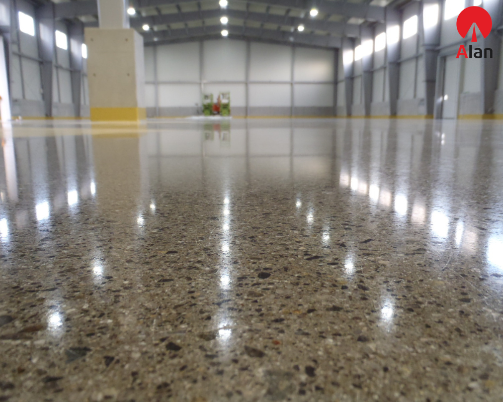 Không gian làm việc nhà xưởng sạch sẽ sáng bóng